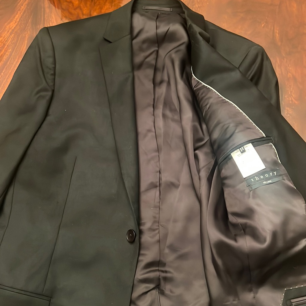 Theory Men’s 40 Long Black Wool Suit In Perfect Condition. Like New!!